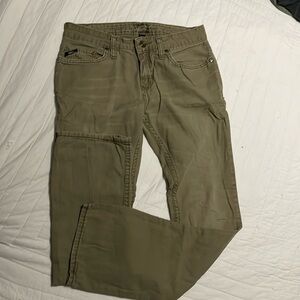 Vans men’s 28x31 jeans.